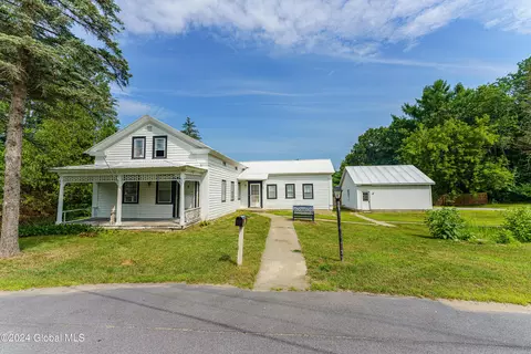 32 Traver Rd, Gansevoort, NY 12831