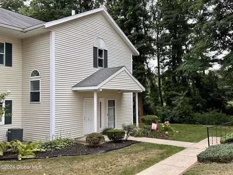 907 Greenwich Dr, Albany, NY 12203