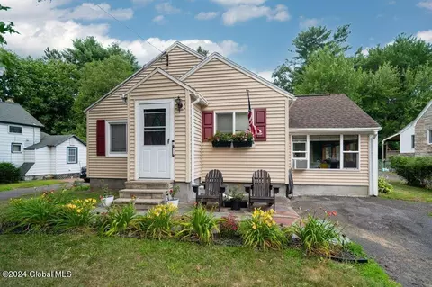 44 Schoolhouse Rd, Albany, NY 12203