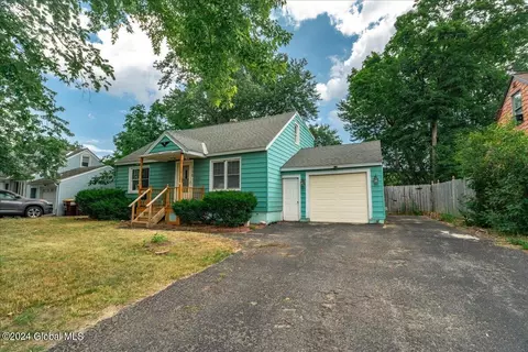 110 Polsin Dr, Schenectady, NY 12303