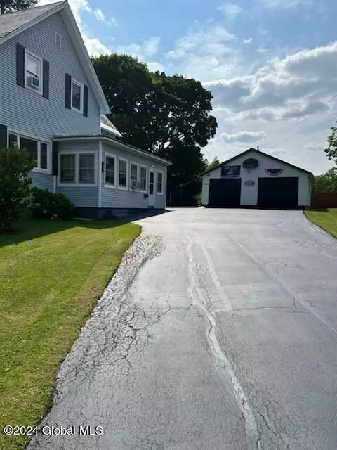 13 Wayne Ave, Ticonderoga, NY 12883