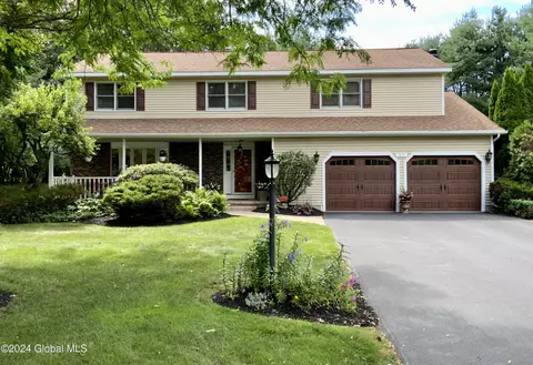 17 Bossi Ln, Schenectady, NY 12303