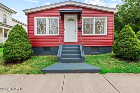 93 Union St, Amsterdam, NY 12010