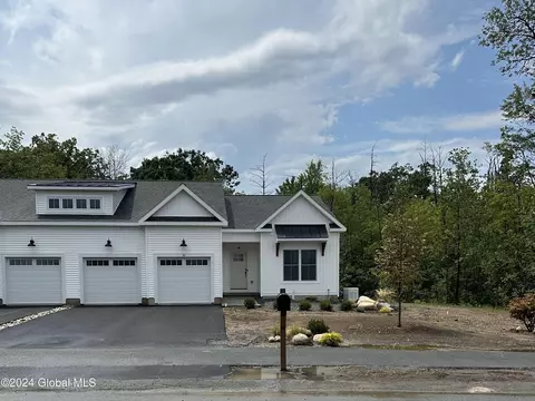 15 Kelts Farm Rd, Niskayuna, NY 12309