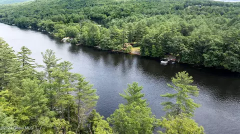 14 Wood Ridge Ln, Corinth, NY 12822