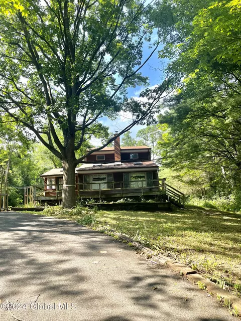 274 Tracey Rd, Ravena, NY 12143