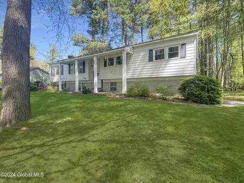 36 Par Del Rio, Clifton Park, NY 12065