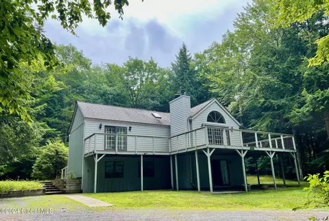 60 Wall St, Lake George, NY 12845