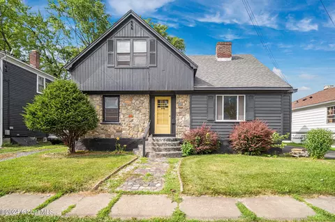 28 Glenwood Blvd, Hudson, NY 12534