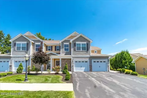 29 Stacey Ct, Cohoes, NY 12047