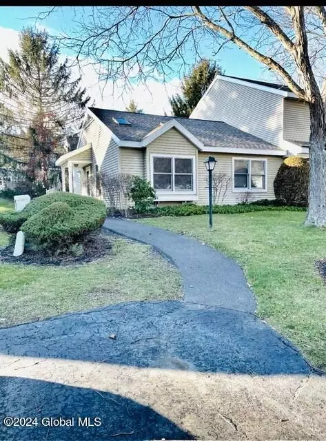 3 Wilton Ct, Halfmoon, NY 12065