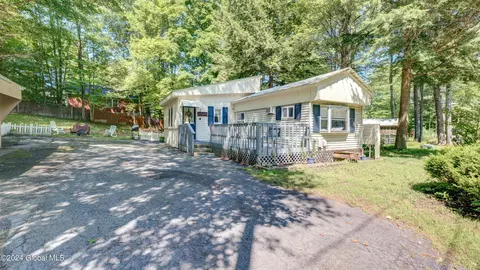 605 Fayville Rd, Broadalbin, NY 12025