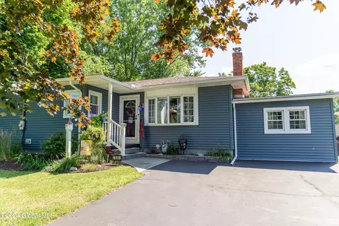 58 Charlton Rd, Ballston Lake, NY 12019