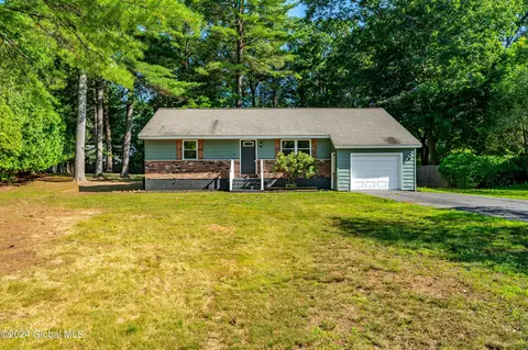 24 Ichabod Ln, Ballston Spa, NY 12020