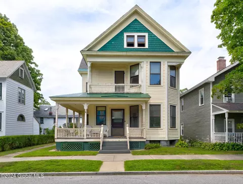 77 White St, Saratoga Springs, NY 12866