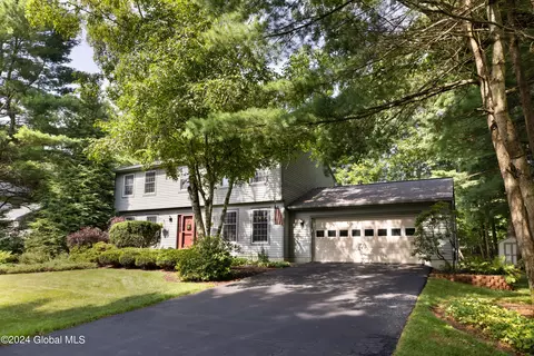 7 Hidden Hills Dr, Queensbury, NY 12804