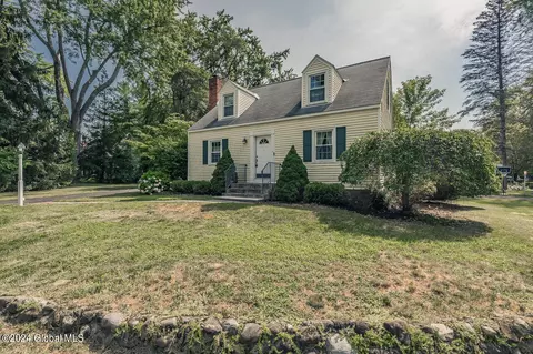 2204 Clifton Park Rd, Niskayuna, NY 12309