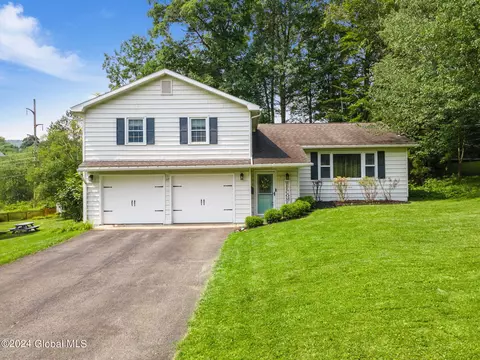 117 Overlook Dr, Cobleskill, NY 12043 photo 2