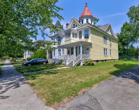 5 Woodlawn Ave, Albany, NY 12208