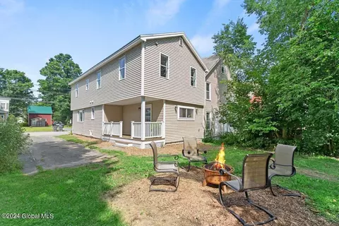 7 1st St, Hoosick Falls, NY 12090