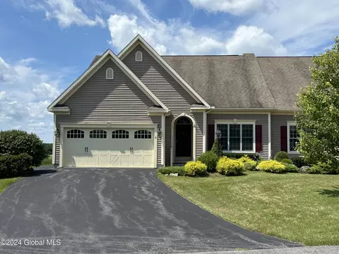 8 Pollazzo Ct, Queensbury, NY 12804