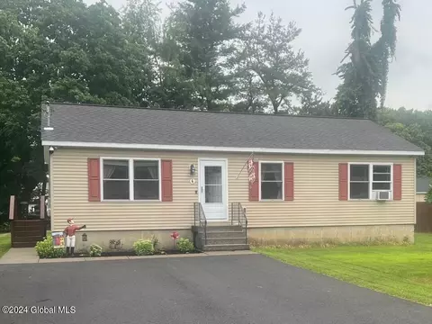 4 Pleasant Acres Dr, Troy, NY 12182
