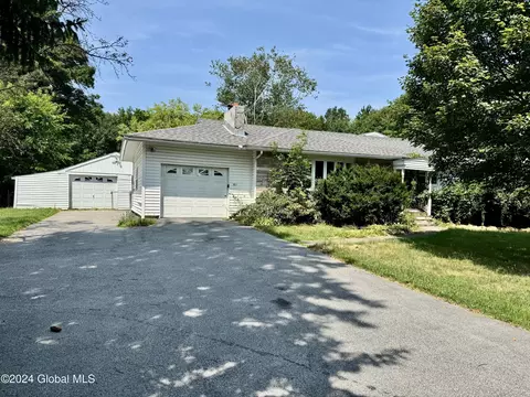 385 Gansevoort Rd, Fort Edward, NY 12828