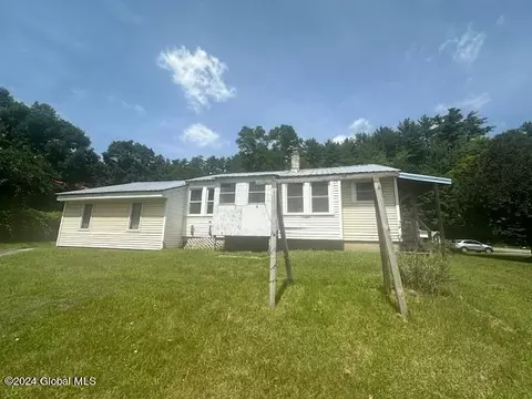 923 Bradford Hill Rd, Crown Point, NY 12928