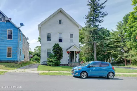 48 Fourth Ave, Gloversville, NY 12078