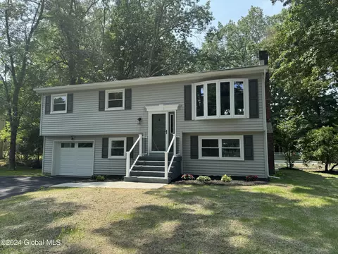8 Grissom Dr, Clifton Park, NY 12065