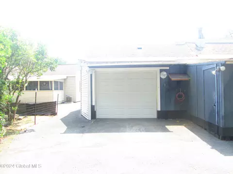 511 Chiswell Rd, Schenectady, NY 12304 photo 5