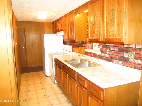 511 Chiswell Rd, Schenectady, NY 12304 photo 9