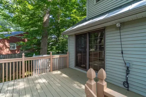 162 Willow Ln, Glenville, NY 12302 photo 4