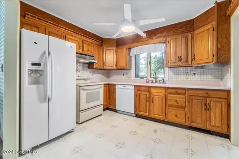 162 Willow Ln, Glenville, NY 12302 photo 15
