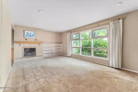 162 Willow Ln, Glenville, NY 12302 photo 9