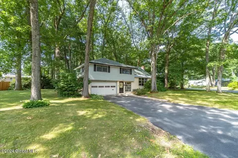 162 Willow Ln, Glenville, NY 12302 photo 2