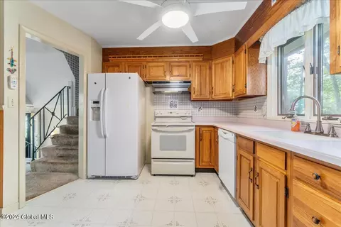 162 Willow Ln, Glenville, NY 12302 photo 14