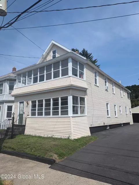 66 5th St, Scotia, NY 12302