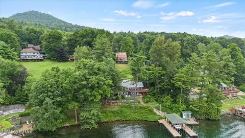 15 Carriage Hill Rd, Diamond Point, NY 12824
