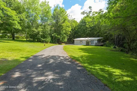 136 Fayville Rd, Middle Grove, NY 12850