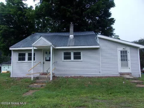 958 E River Dr, Lake Luzerne, NY 12846
