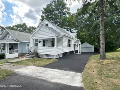 135 Snowden Ave, Schenectady, NY 12304