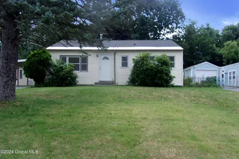 17 Jones Dr, Schenectady, NY 12309