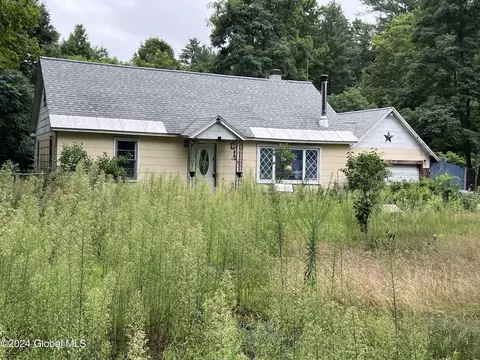 428 Fortsville Rd, Gansevoort, NY 12831