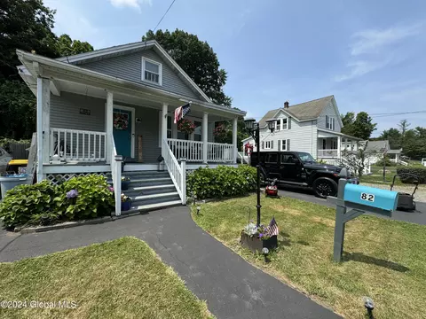 82 Oneida Ave, Troy, NY 12180