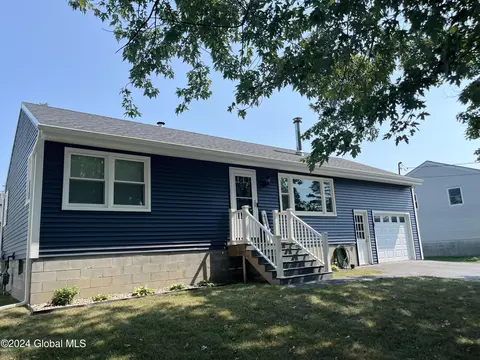 9 E Ford Dr, Latham, NY 12110