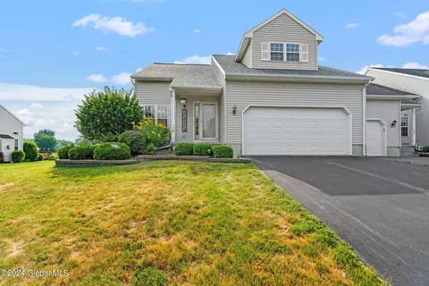 36 Raylinsky Ln # A, Mechanicville, NY 12118 photo 2
