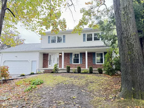 140 Acorn Dr, Schenectady, NY 12302