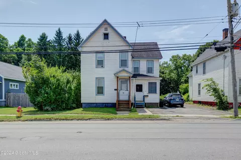 34 Briggs St, Johnstown, NY 12095