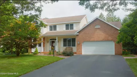 3 Primrose Ln, Loudonville, NY 12211